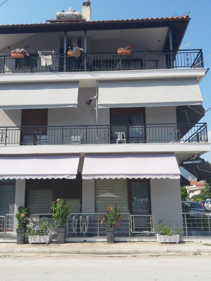Soula'S Sunshine Apartments Nea Karvali Eksteriør billede